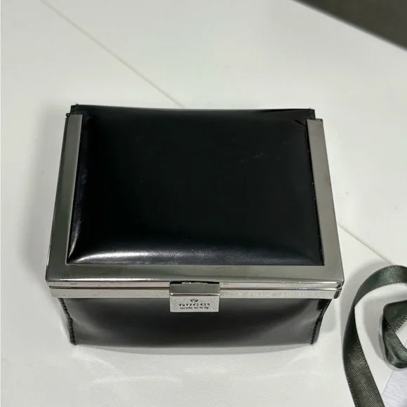 Authentic GUCCI Black patent Leather Accessory jewelry Box cards and certificate - Picture 4 of 12